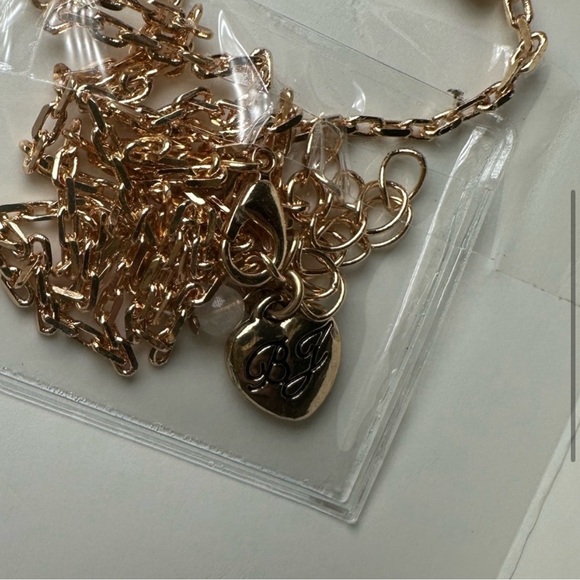 NWT ⚜️♥️⚜️ BETSEY JOHNSON GINGERBREAD NECKLACE - Picture 11 of 15